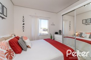 Casa à venda com 67m², 2 dormitórios, 1 vaga, no bairro Hípica em Porto Alegre