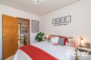 Casa à venda com 67m², 2 dormitórios, 1 vaga, no bairro Hípica em Porto Alegre