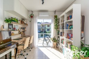 Casa à venda com 67m², 2 dormitórios, 1 vaga, no bairro Hípica em Porto Alegre