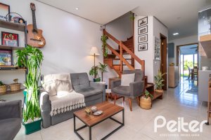 Casa à venda com 67m², 2 dormitórios, 1 vaga, no bairro Hípica em Porto Alegre