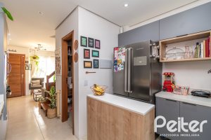 Casa à venda com 67m², 2 dormitórios, 1 vaga, no bairro Hípica em Porto Alegre