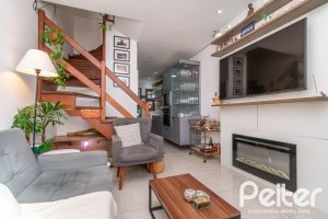 Casa à venda com 67m², 2 dormitórios, 1 vaga, no bairro Hípica em Porto Alegre