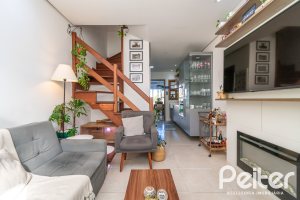 Casa à venda com 67m², 2 dormitórios, 1 vaga, no bairro Hípica em Porto Alegre