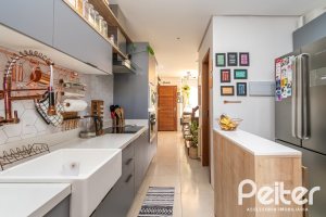 Casa à venda com 67m², 2 dormitórios, 1 vaga, no bairro Hípica em Porto Alegre