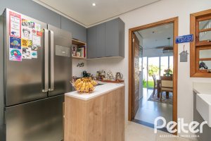 Casa à venda com 67m², 2 dormitórios, 1 vaga, no bairro Hípica em Porto Alegre