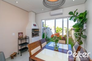 Casa à venda com 67m², 2 dormitórios, 1 vaga, no bairro Hípica em Porto Alegre