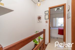 Casa à venda com 67m², 2 dormitórios, 1 vaga, no bairro Hípica em Porto Alegre