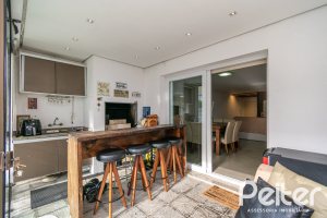 Casa em Condomínio à venda com 195m², 3 dormitórios, 1 suíte, 4 vagas, no bairro Vila Nova em Porto Alegre