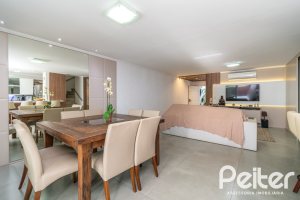 Casa em Condomínio à venda com 195m², 3 dormitórios, 1 suíte, 4 vagas, no bairro Vila Nova em Porto Alegre