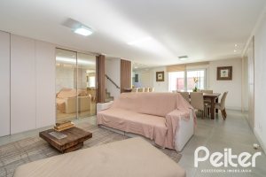 Casa em Condomínio à venda com 195m², 3 dormitórios, 1 suíte, 4 vagas, no bairro Vila Nova em Porto Alegre