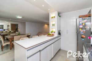 Casa em Condomínio à venda com 195m², 3 dormitórios, 1 suíte, 4 vagas, no bairro Vila Nova em Porto Alegre