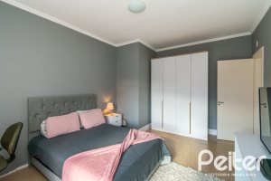 Casa em Condomínio à venda com 195m², 3 dormitórios, 1 suíte, 4 vagas, no bairro Vila Nova em Porto Alegre