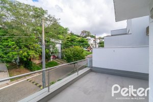 Casa em Condomínio à venda com 195m², 3 dormitórios, 1 suíte, 4 vagas, no bairro Vila Nova em Porto Alegre