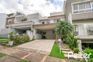 Casa em Condomínio à venda com 195m², 3 dormitórios, 1 suíte, 4 vagas, no bairro Vila Nova em Porto Alegre