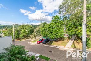 Casa em Condomínio à venda com 195m², 3 dormitórios, 1 suíte, 4 vagas, no bairro Vila Nova em Porto Alegre