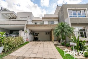 Casa em Condomínio à venda com 195m², 3 dormitórios, 1 suíte, 4 vagas, no bairro Vila Nova em Porto Alegre