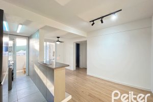 Apartamento à venda com 50m², 2 dormitórios, 1 vaga, no bairro Glória em Porto Alegre