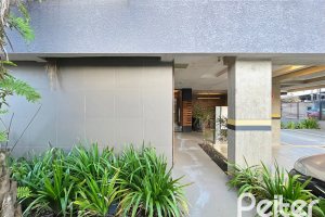 Apartamento à venda com 50m², 2 dormitórios, 1 vaga, no bairro Glória em Porto Alegre