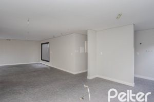 Casa à venda com 230m², 3 dormitórios, 3 suítes, 2 vagas, no bairro Vila Assunção em Porto Alegre