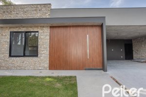 Casa à venda com 230m², 3 dormitórios, 3 suítes, 2 vagas, no bairro Vila Assunção em Porto Alegre