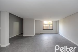 Casa à venda com 230m², 3 dormitórios, 3 suítes, 2 vagas, no bairro Vila Assunção em Porto Alegre