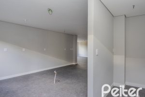Casa à venda com 230m², 3 dormitórios, 3 suítes, 2 vagas, no bairro Vila Assunção em Porto Alegre