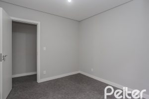 Casa à venda com 230m², 3 dormitórios, 3 suítes, 2 vagas, no bairro Vila Assunção em Porto Alegre