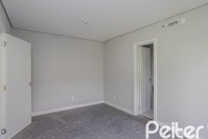 Casa à venda com 230m², 3 dormitórios, 3 suítes, 2 vagas, no bairro Vila Assunção em Porto Alegre