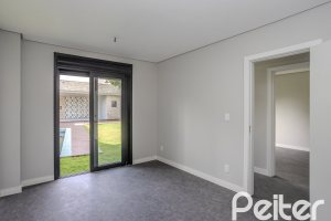 Casa à venda com 230m², 3 dormitórios, 3 suítes, 2 vagas, no bairro Vila Assunção em Porto Alegre