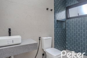 Casa à venda com 230m², 3 dormitórios, 3 suítes, 2 vagas, no bairro Vila Assunção em Porto Alegre