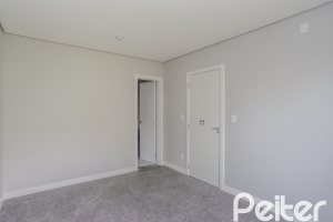 Casa à venda com 230m², 3 dormitórios, 3 suítes, 2 vagas, no bairro Vila Assunção em Porto Alegre