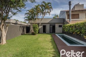 Casa à venda com 230m², 3 dormitórios, 3 suítes, 2 vagas, no bairro Vila Assunção em Porto Alegre