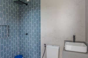 Casa à venda com 230m², 3 dormitórios, 3 suítes, 2 vagas, no bairro Vila Assunção em Porto Alegre