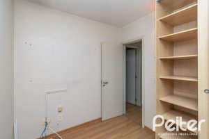 Apartamento à venda com 55m², 2 dormitórios, 1 vaga, no bairro Cavalhada em Porto Alegre