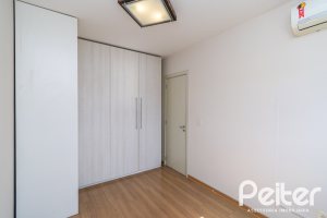 Apartamento à venda com 55m², 2 dormitórios, 1 vaga, no bairro Cavalhada em Porto Alegre