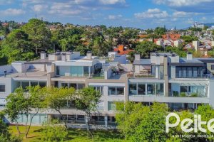 Cobertura à venda com 384m², 3 dormitórios, 3 suítes, 3 vagas, no bairro Tristeza em Porto Alegre
