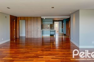 Cobertura à venda com 384m², 3 dormitórios, 3 suítes, 3 vagas, no bairro Tristeza em Porto Alegre