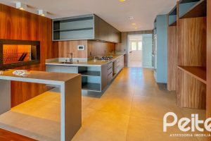 Cobertura à venda com 384m², 3 dormitórios, 3 suítes, 3 vagas, no bairro Tristeza em Porto Alegre