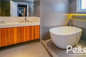 Cobertura à venda com 384m², 3 dormitórios, 3 suítes, 3 vagas, no bairro Tristeza em Porto Alegre