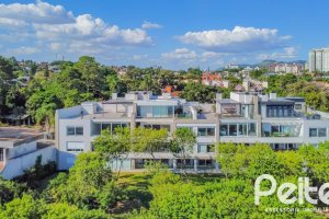 Cobertura à venda com 384m², 3 dormitórios, 3 suítes, 3 vagas, no bairro Tristeza em Porto Alegre