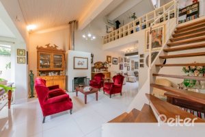 Casa à venda com 280m², 4 dormitórios, 2 suítes, 4 vagas, no bairro Vila Assuncao em Porto Alegre