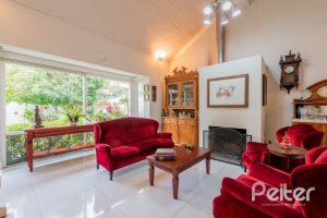 Casa à venda com 280m², 4 dormitórios, 2 suítes, 4 vagas, no bairro Vila Assuncao em Porto Alegre