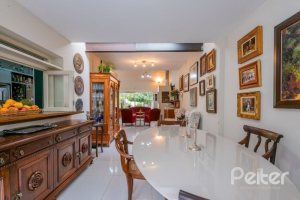 Casa à venda com 280m², 4 dormitórios, 2 suítes, 4 vagas, no bairro Vila Assuncao em Porto Alegre