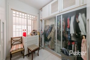 Casa à venda com 280m², 4 dormitórios, 2 suítes, 4 vagas, no bairro Vila Assuncao em Porto Alegre