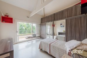 Casa à venda com 280m², 4 dormitórios, 2 suítes, 4 vagas, no bairro Vila Assuncao em Porto Alegre