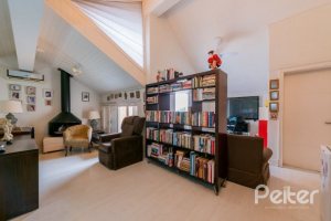 Casa à venda com 280m², 4 dormitórios, 2 suítes, 4 vagas, no bairro Vila Assuncao em Porto Alegre