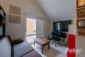 Casa à venda com 280m², 4 dormitórios, 2 suítes, 4 vagas, no bairro Vila Assuncao em Porto Alegre