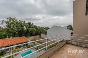 Casa à venda com 280m², 4 dormitórios, 2 suítes, 4 vagas, no bairro Vila Assuncao em Porto Alegre