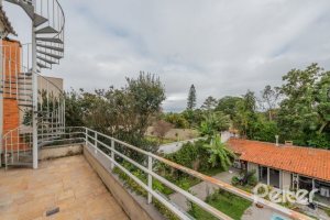 Casa à venda com 280m², 4 dormitórios, 2 suítes, 4 vagas, no bairro Vila Assuncao em Porto Alegre