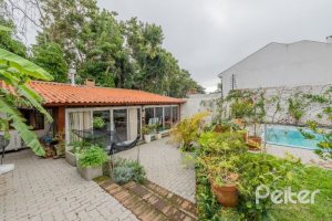 Casa à venda com 280m², 4 dormitórios, 2 suítes, 4 vagas, no bairro Vila Assuncao em Porto Alegre